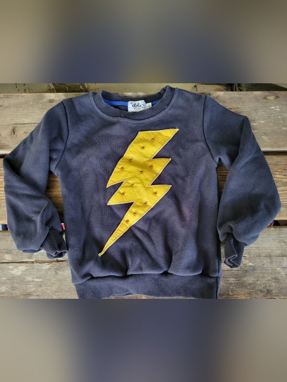 LOLA +THE BOYS SZ 6Y GUC DARK NAVY BLUE wash YELLOW LIGHTENING BOLT Sweatshirt